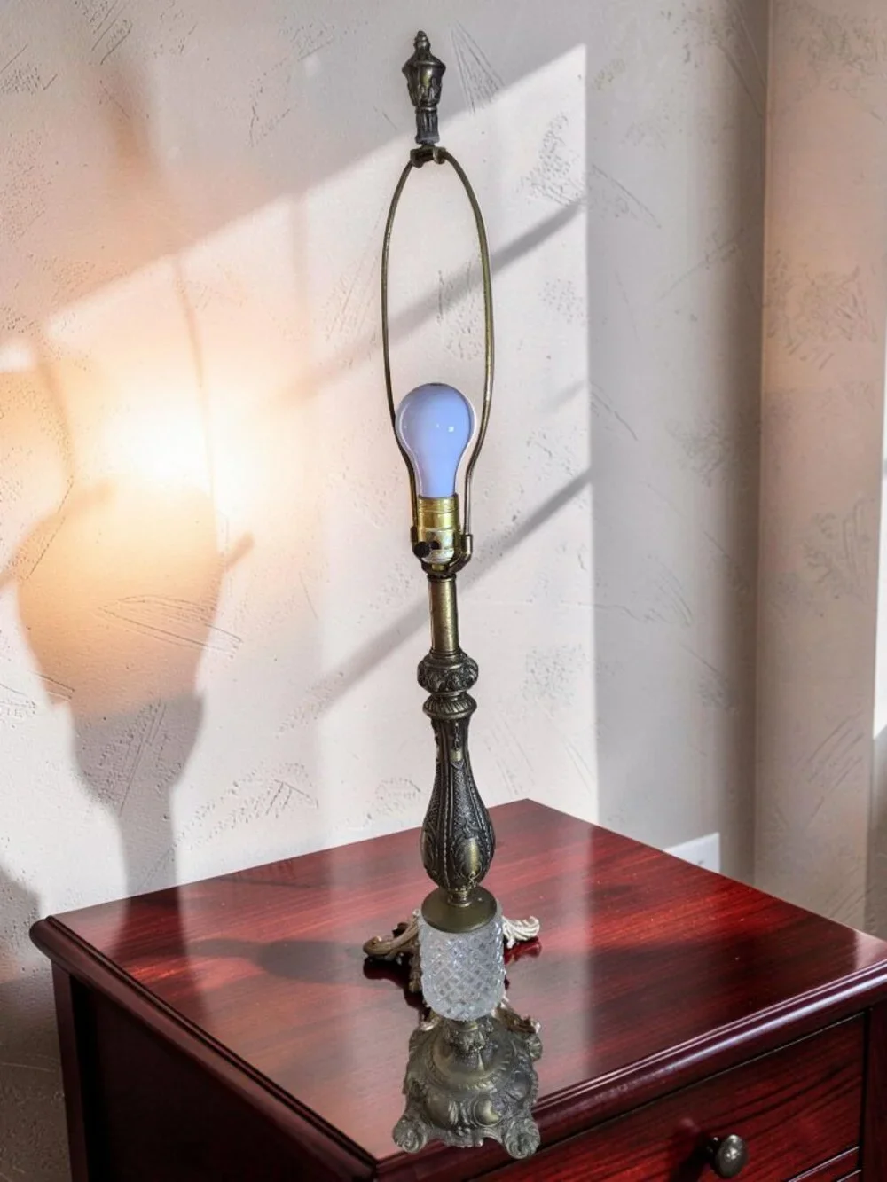 Vintage Cambridge Brass/Glass Scrollwork Base Banquet Table Lamp.